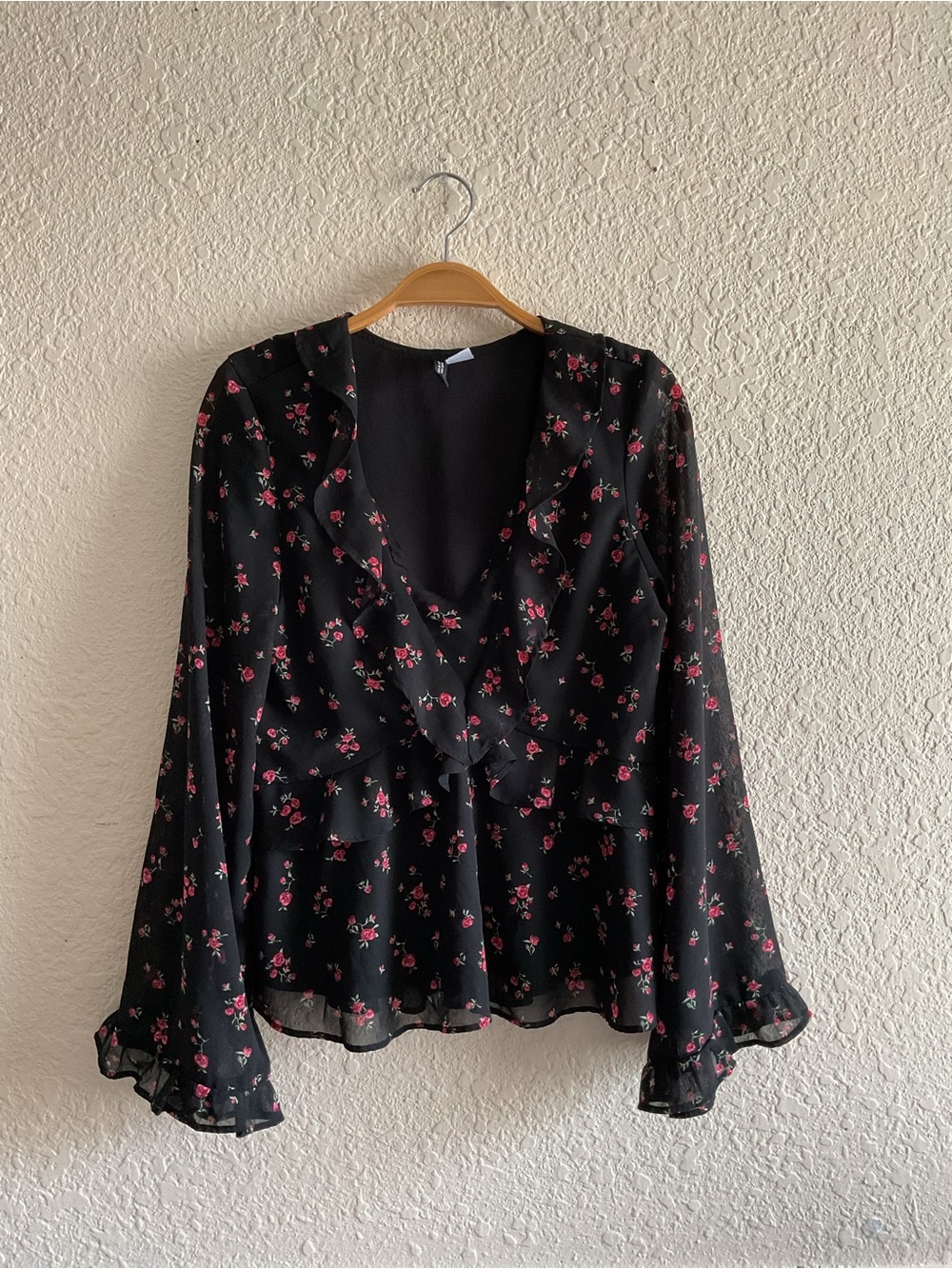 H&M Black Floral Ruffle V-Neck Women's Blouse